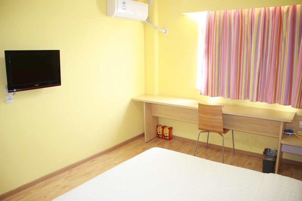 7Days Inn Foshan Dongfang Square Walmart Екстер'єр фото